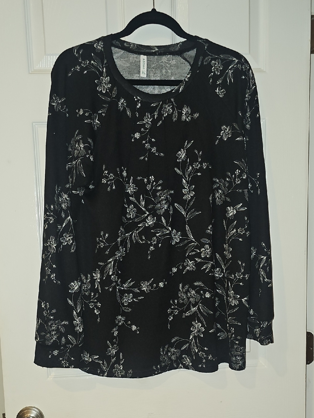 Floral Print Long-Sleeve Top - Black